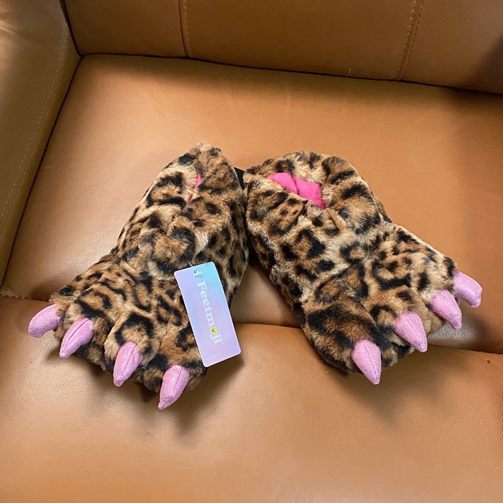 Furry Leopard Print Claw Slippers size S (11-12) NWT Women’s & Kids